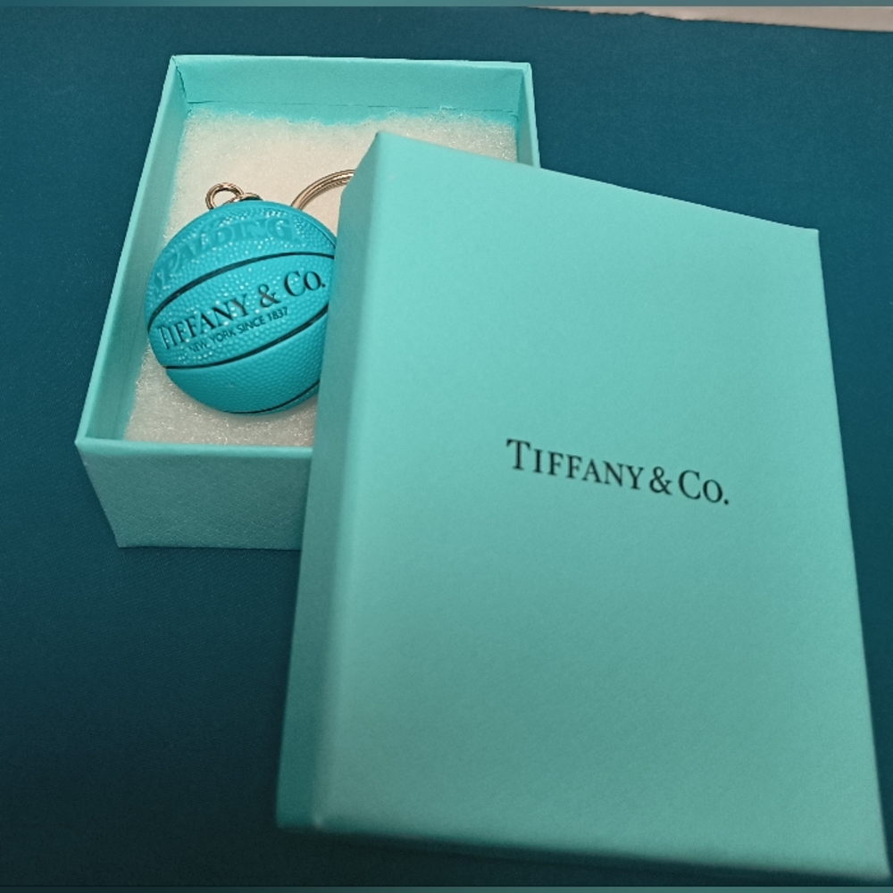 Pre Loved Tiffany & Co. Basketball Keychain - Picture 9 of 16